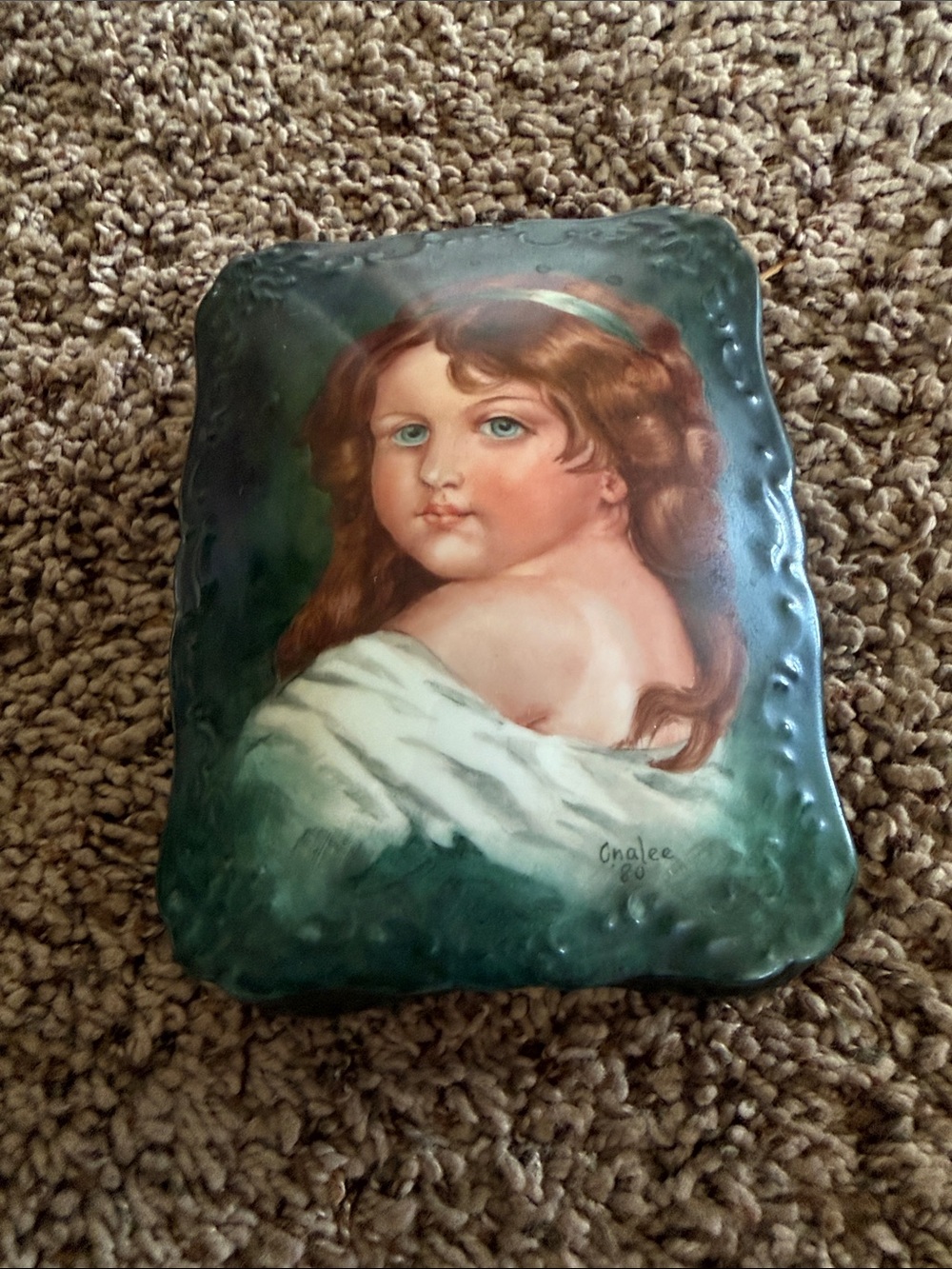 Hand painted porcelain Green Portrait China box - Hand-Painted Young Girl